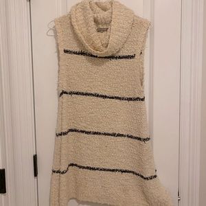 Sleeveless Collard Striped Sweater. Flare bottom